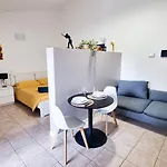 La Dell'artista Swimming Pool And Air Conditioning * Stresa