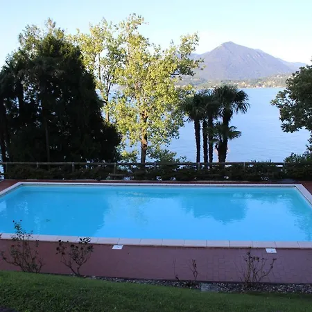 La Dell'artista Swimming Pool And Air Conditioning Daire *