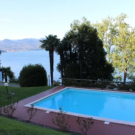 La Dell'artista Swimming Pool And Air Conditioning Daire *
