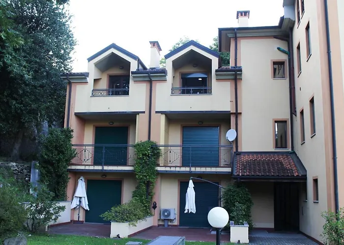 Apartamento La Dell'artista Swimming Pool And Air Conditioning Stresa