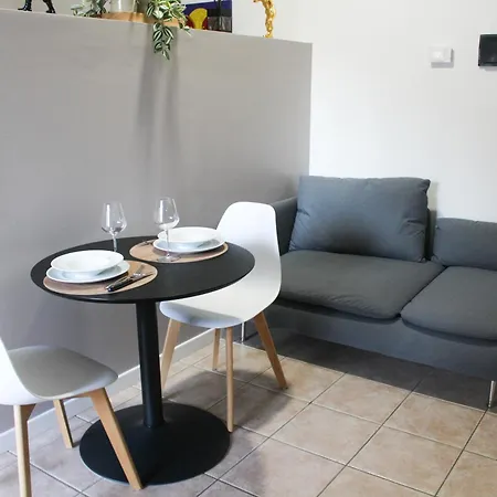 La Dell'artista Swimming Pool And Air Conditioning *