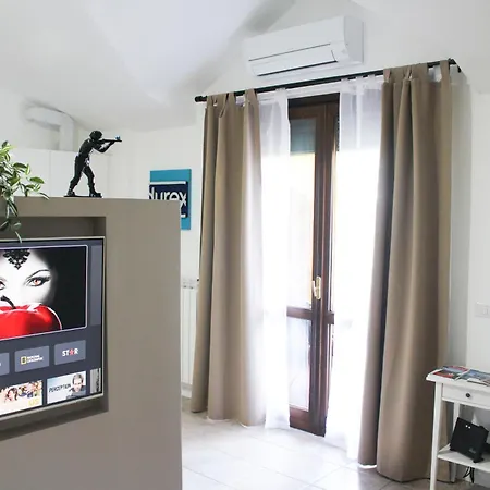 La Dell'artista Swimming Pool And Air Conditioning ストレーザ