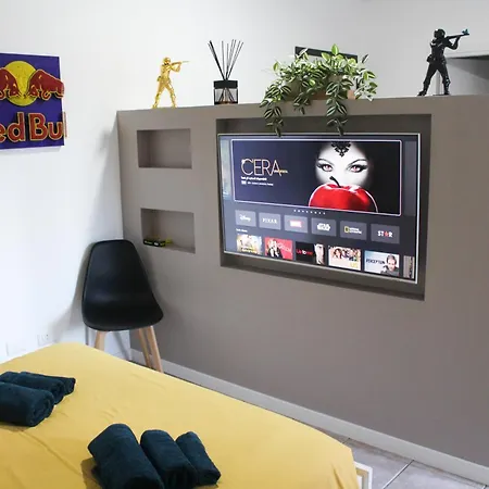 アパート La Dell'artista Swimming Pool And Air Conditioning *