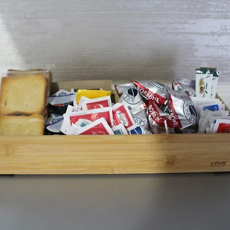 La Dell'artista Swimming Pool And Air Conditioning * ストレーザ